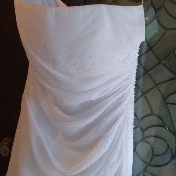 Davids Bridal wedding dress size 14 white with sequins and train - Picture 8 of 12